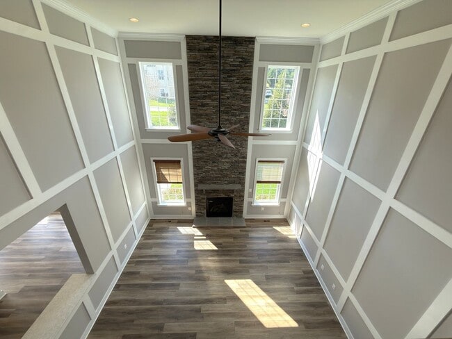 Building Photo - Spacious 4 Bed 3.5 Bath Home in Round Hill VA For Rent!