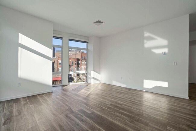 Building Photo - 839 Beacon St