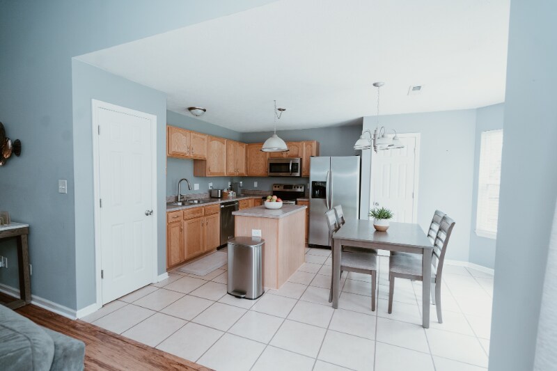 Building Photo - 5860 Newhall Dr