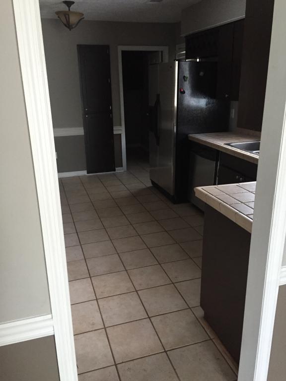 Building Photo - 403 Leary Ct