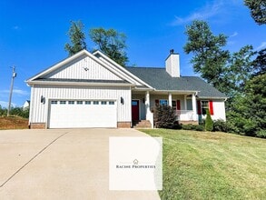 Building Photo - Beautiful Home in Greer, SC
