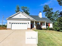 Building Photo - Beautiful Home in Greer, SC
