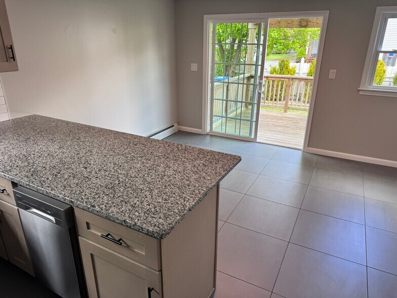 Building Photo - 163 Oakland Ave