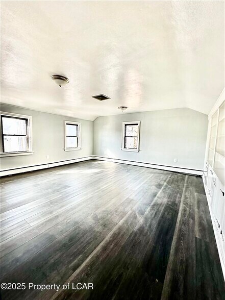 Building Photo - 164 N Washington St