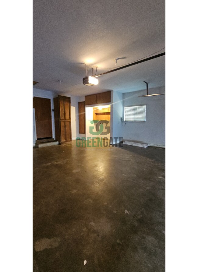 Building Photo - 3509-3511 Dragoo Park Dr.