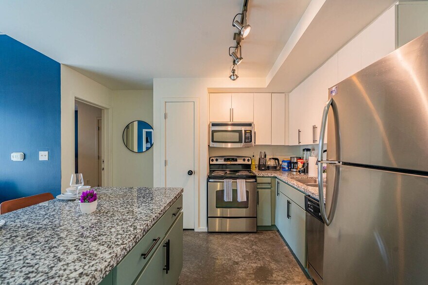 Building Photo - 333 E Roosevelt St