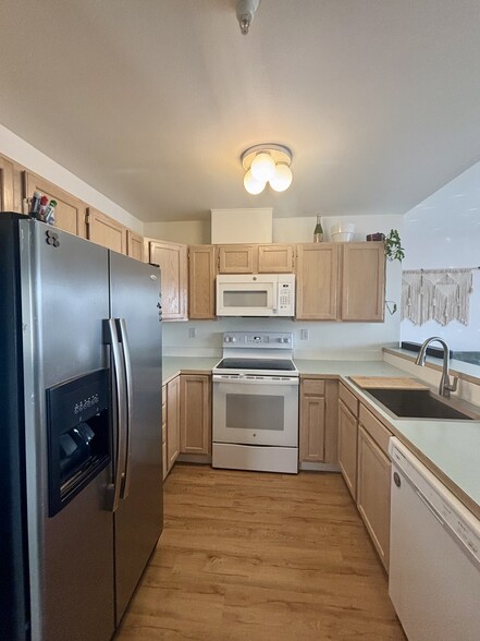 Building Photo - 2117 N 107th St