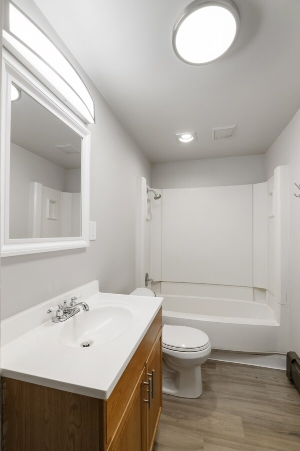 Building Photo - 16 N Broadway St