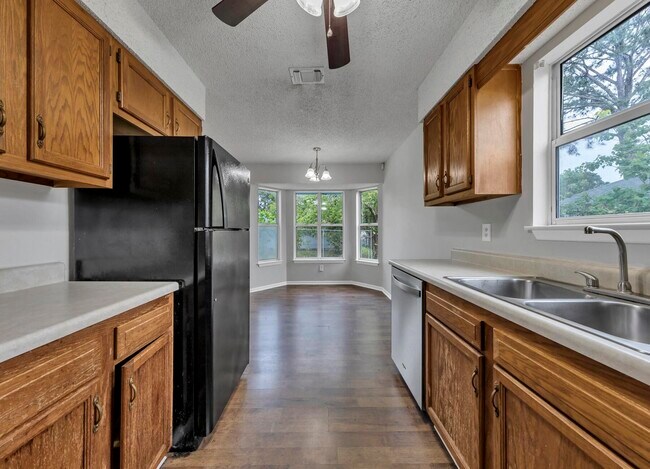 Building Photo - 503 Aleta Ave