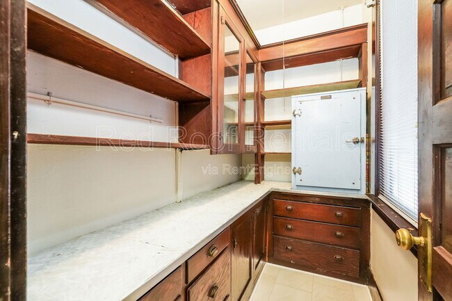 Building Photo - 1319 S 6th Ave