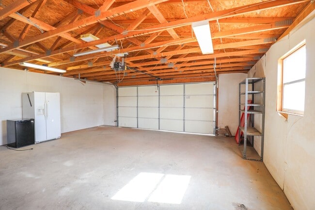 Building Photo - Spacious Home with Over-sized 2 Car Garage
