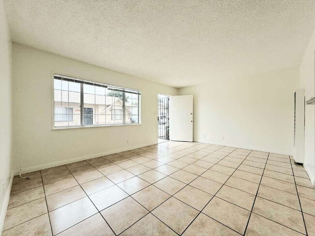 Building Photo - 12712 Kalnor Ave
