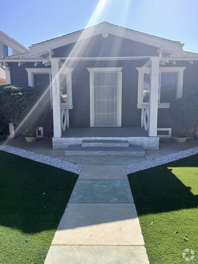 Building Photo - Charming Front House in Harbor City!