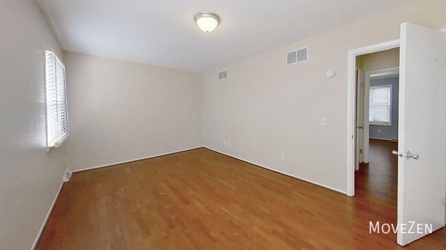 Building Photo - 3003 Overton Dr