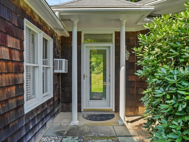 Primary Photo - 106 Spoonwood Rd