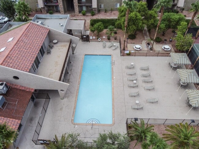 Building Photo - First floor unit in guard gated SW communi...