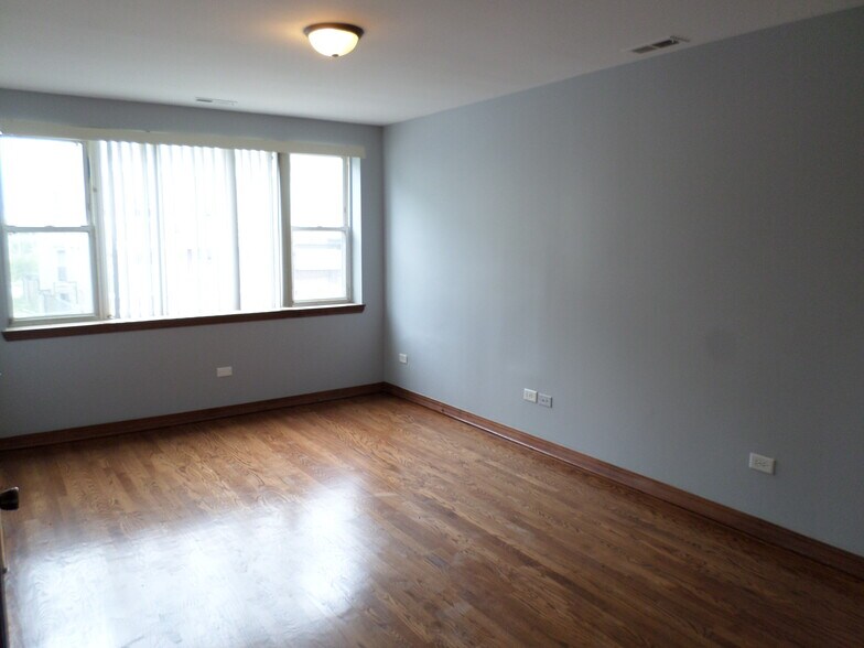 Building Photo - 4654 N Saint Louis Ave