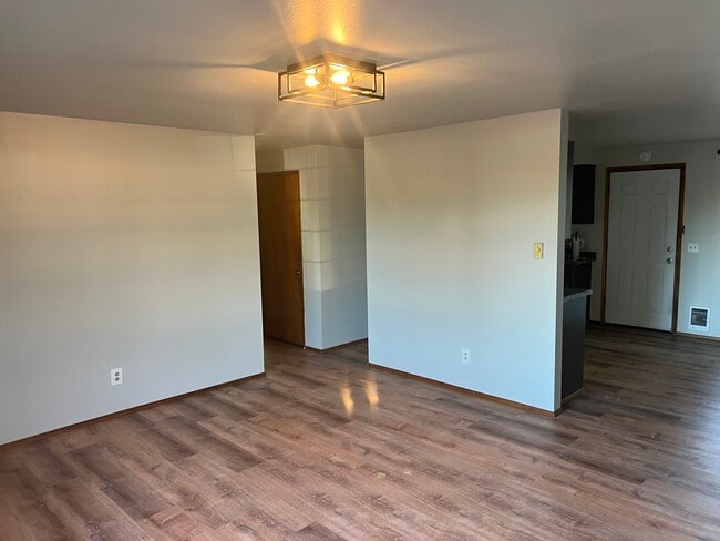 Building Photo - 899 Cathlamet Dr
