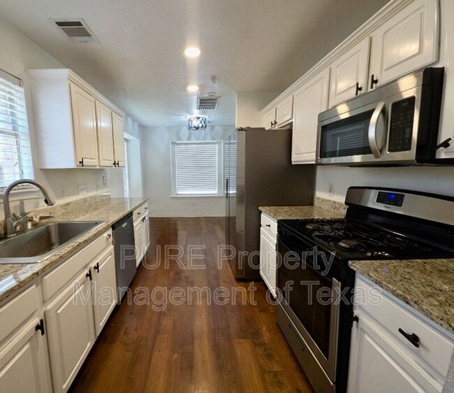 Building Photo - 1424 Roxanne's Run