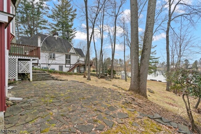 Building Photo - 13 S Shore Trail