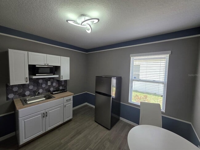 Building Photo - 981 Chanler Dr