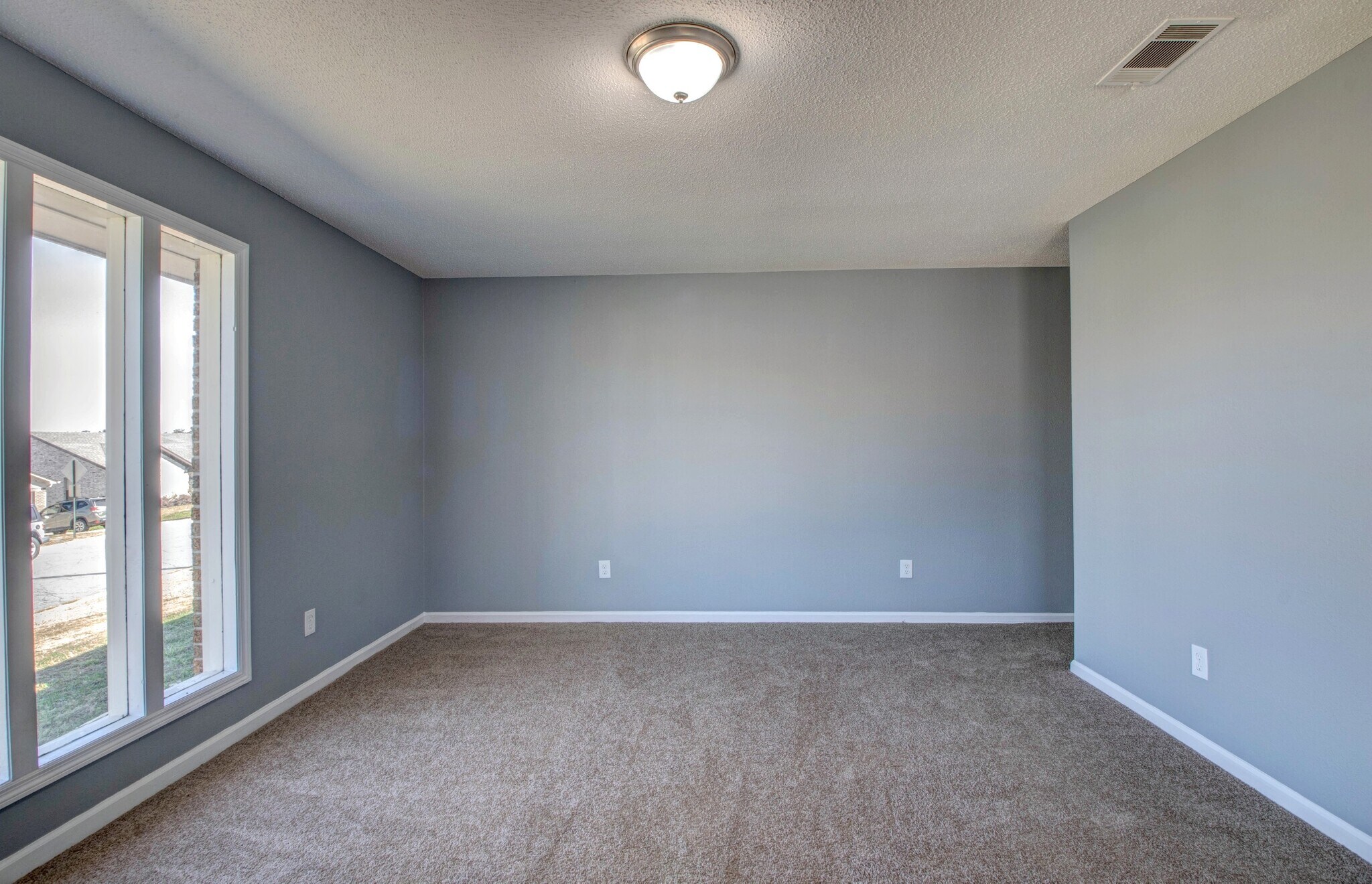 Large Windows - 11315 Ethan Allen Dr