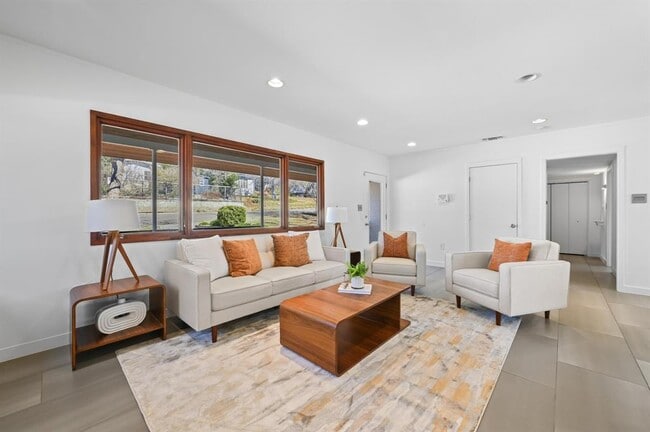 Building Photo - 701 Brownlee Cir