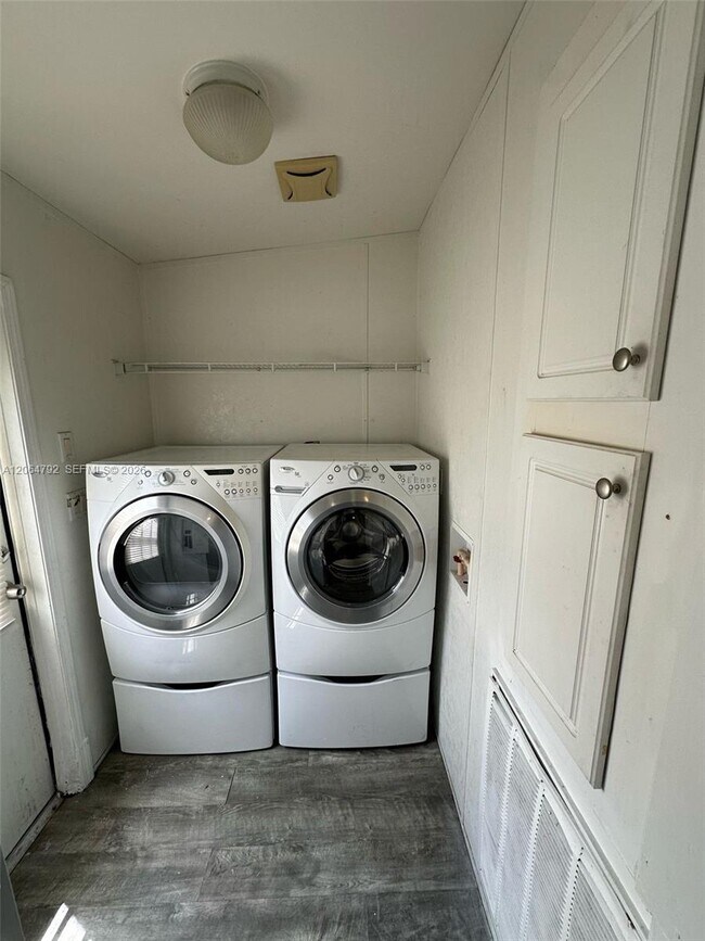 Building Photo - 11832 Leeward Pl