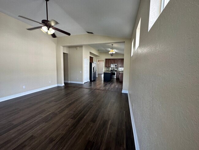 Building Photo - 2211 Pine Oaks Tr