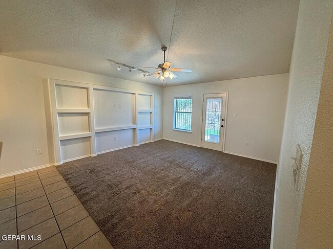Building Photo - 10041 Paloma Dr