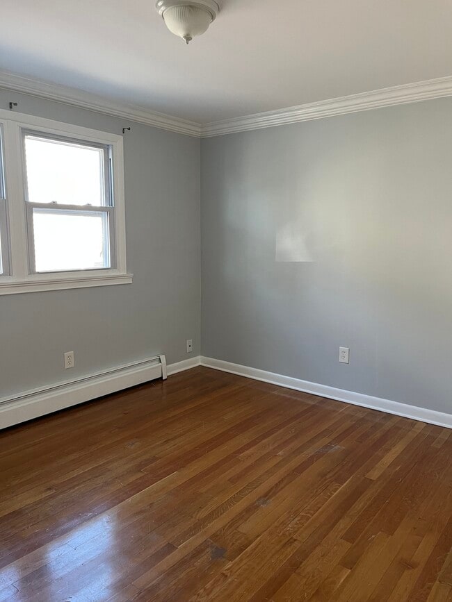 Building Photo - 265 Sylvan St