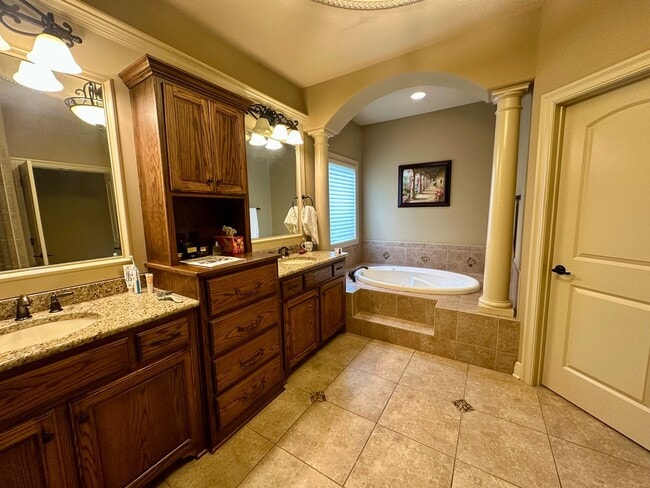 Building Photo - {9003} Wilshire Farms Reverse 1.5 Story Ho...