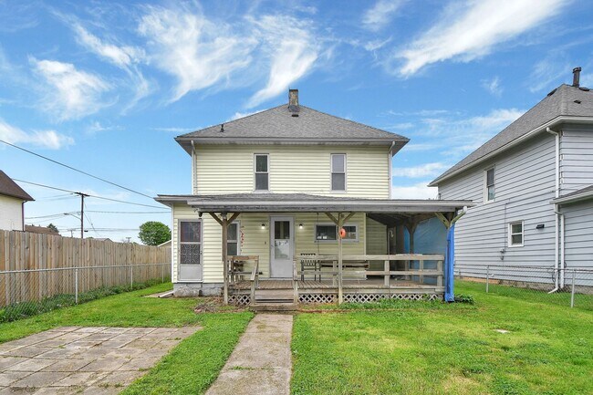 Building Photo - Large Single Family Rental - Available Now