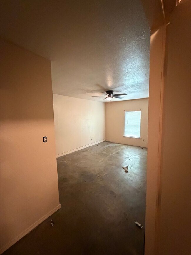 Building Photo - 2128 E Meandering Way
