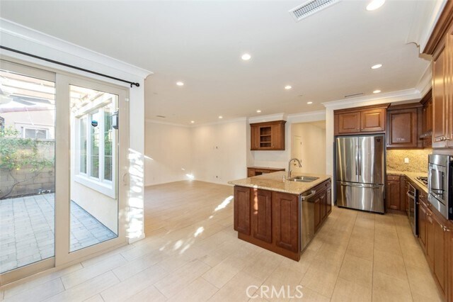 Building Photo - 83 Bianco