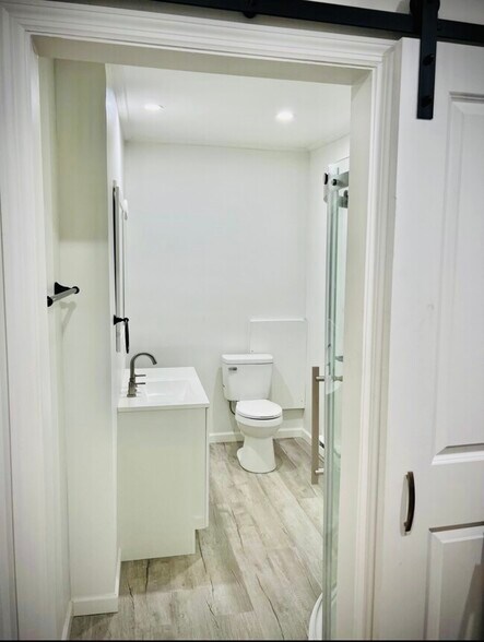 Building Photo - 1324 5th Ave