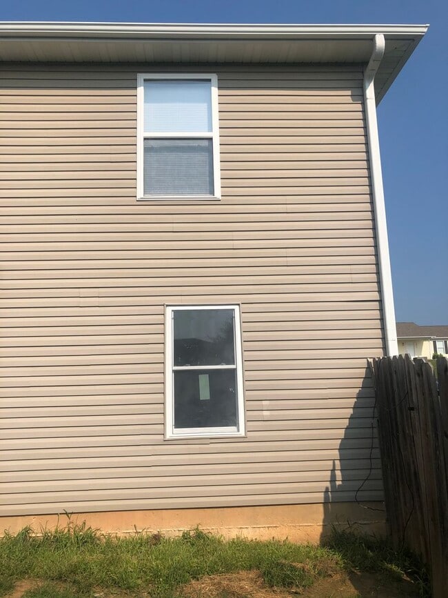 Building Photo - Available June 15th!!