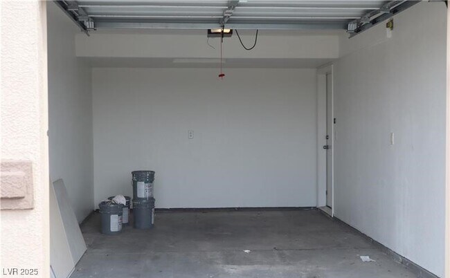 Building Photo - 200 S Mount Charleston Dr E