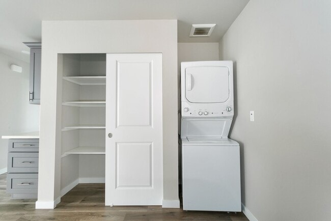 Building Photo - Charming Private 2BD/1BA DADU in Tacoma – $2,250/mo