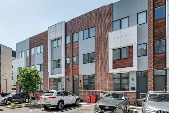 Building Photo - Northern Liberties Townhome with Parking