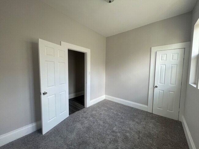 Building Photo - 1138 W 30th St