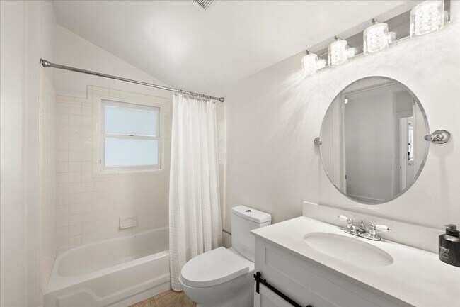 Building Photo - Downtown St. Augustine 2BD/2BA Historic Home