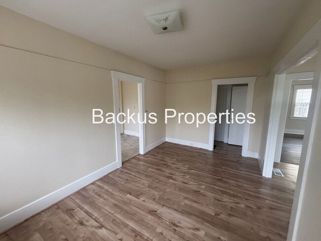 Building Photo - Three bedroom cottage less tha two blocks ...