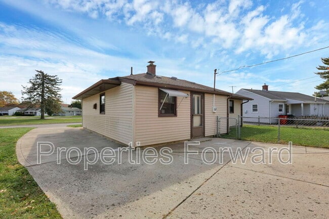 Building Photo - 4379 Maplegrove Dr