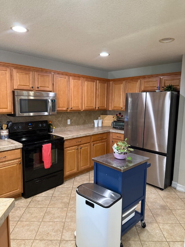 Building Photo - "Charming 3-Bedroom Duplex in Castle Rock"    Spacious 1806 Sq Ft, 2.5 Baths!  Available - NOW