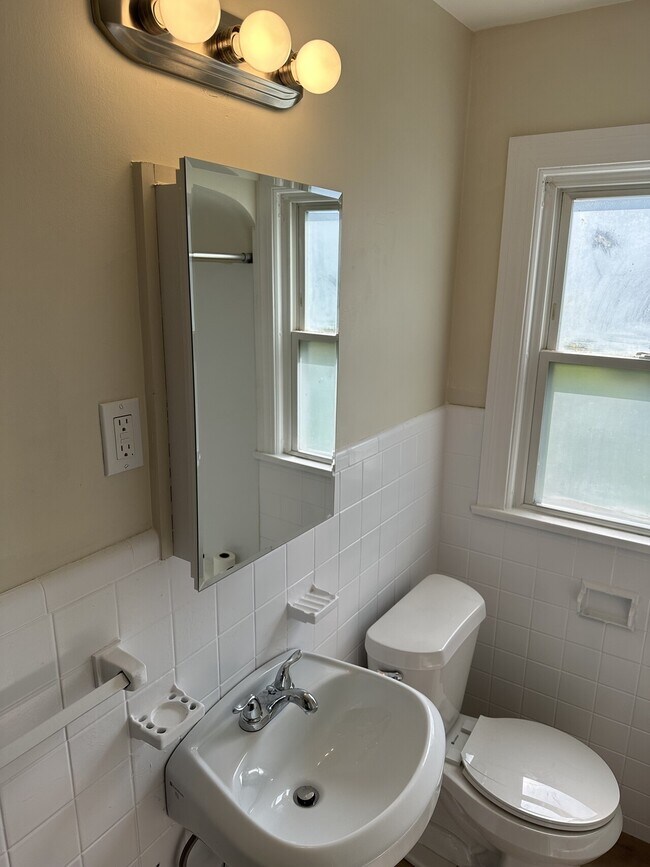 Building Photo - 38-40 Beechwood Drive