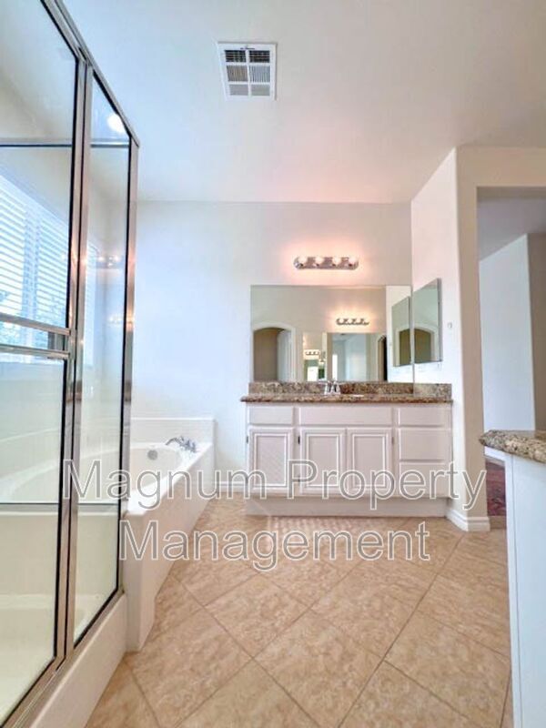 Building Photo - 31651 McCartney Dr