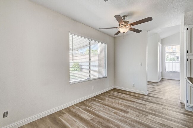 Building Photo - Spacious Henderson Four Bedroom!