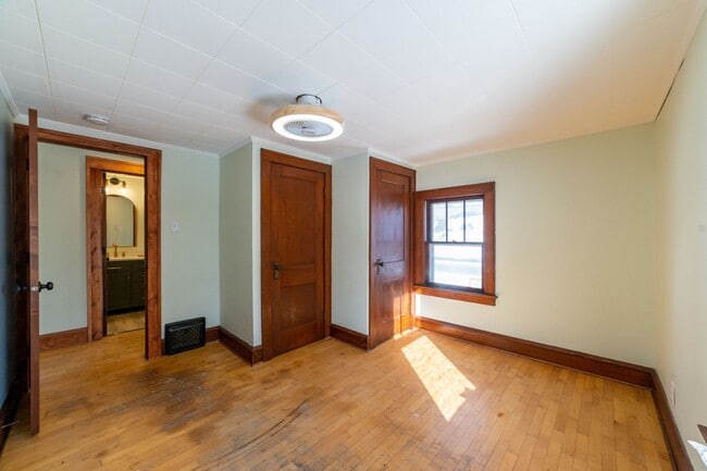 Building Photo - 3 Bedroom Appleton House