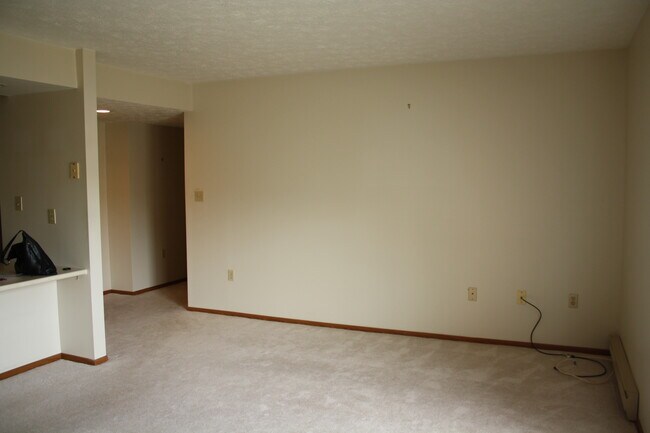 Building Photo - 201 Clubhouse Dr